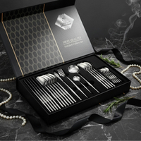 Комплект прибори за хранене в сребрист цвят от 24 части с луксозен дизайн и магнитна кутия