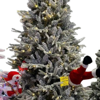 Коледна елха с вградени лампички по връхчетата