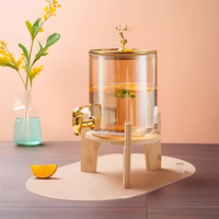 Голям диспенсър за напитки 8L с дървена стойка и златист кран