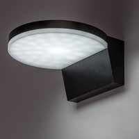 Модерен външен LED аплик Batida 9W с регулируема светлина – стилно фасадно осветление