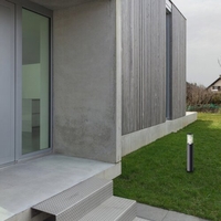 Модерен градински стълб Wellington E27 – стилно външно осветление с IP44 защита