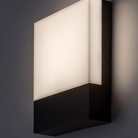 Модерен вертикален LED аплик Gimone 10W – елегантно фасадно осветление с естествена светлина