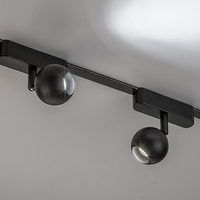 Смарт LED релсов спот – 5W регулируема цветна температура 2700–5500K, Wi-Fi управление, стилен черен алуминий