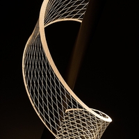 Елегантна настолна LED лампа 6W, златен метал и акрил, топло бяла светлина