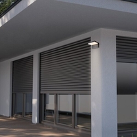 Модерен черен LED аплик Zaragoza 10W – стилно вертикално външно осветление с естествена светлина