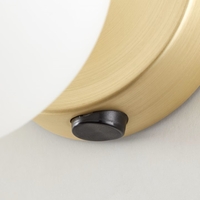 Елегантен стенен аплик в матирано злато – метал и стъкло с ключ E27