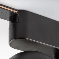 Смарт LED релсов спот – 5W регулируема цветна температура 2700–5500K, Wi-Fi управление, стилен черен алуминий