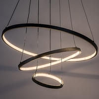 Модерен LED полилей 90W – черен метал, регулируема светлина и дистанционно управление