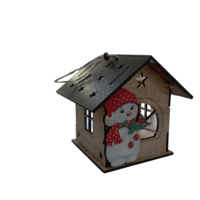 Дървена Коледна Къщичка-Свещник със Снежен Човек – Рустик Стил с LED Ефект