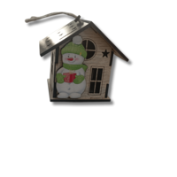 Дървена Коледна Къщичка-Свещник със Снежен Човек – Рустик Стил с LED Ефект