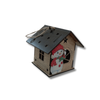 Дървена Коледна Къщичка-Свещник със Снежен Човек – Рустик Стил с LED Ефект