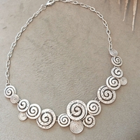 Дамско колие