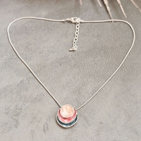 колие с малък медальон