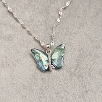 Дамски колиета пеперуда