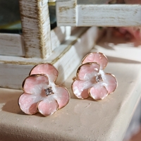 Дамски обици