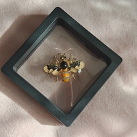 Брошка жълт бръмбар