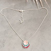 Дамски колиета с малък медальон