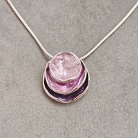 Дамски колиета с малък медальон