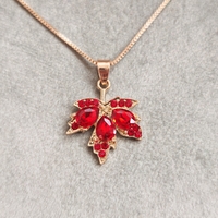 Дамски колиета с малък медальон