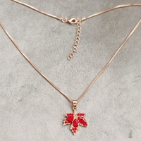 Дамски колиета с малък медальон