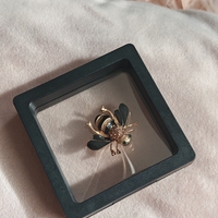 брошка пчела