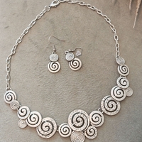 Дамско колие