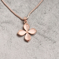 Дамски колиета с малък медальон