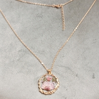 Дамски колиета с малък медальон