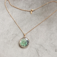 Дамски колиета с малък медальон