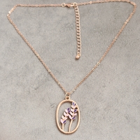 Дамски колиета с малък медальон