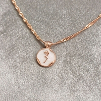 Дамски колиета с малък медальон