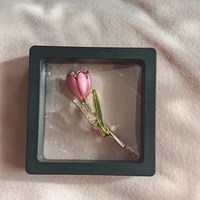 Брошка лале