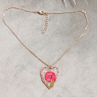 Дамски колиета с малък медальон