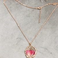 Дамски колиета с малък медальон