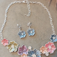 Дамски  колиета