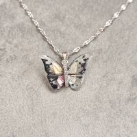 Дамски колиета с малък медальон