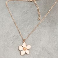 Дамски колиета с малък медальон