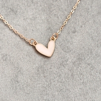 Дамски колиета с малък медальон