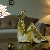 Седнала Жена (4748372)