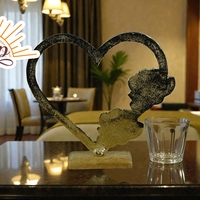 Метален Сувенир С Рози (3364957)