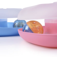 Интерактивна играчка за котки във формата на триъгълник, с топчета и пера, розова