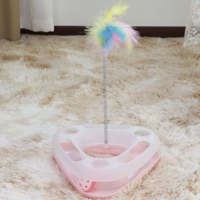 Интерактивна играчка за котки във формата на триъгълник, с топчета и пера, розова