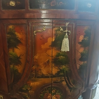 Елегантен бароков комод