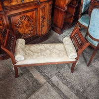 Елегантна класическа пейка