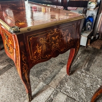 Антикварно бюро и кресло