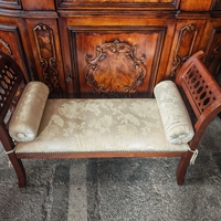 Елегантна класическа пейка