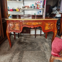 Антикварно бюро и кресло