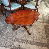 Италианска антикварна холова маса