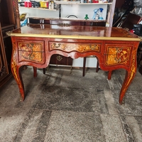 Антикварно бюро и кресло