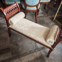 Елегантна класическа пейка